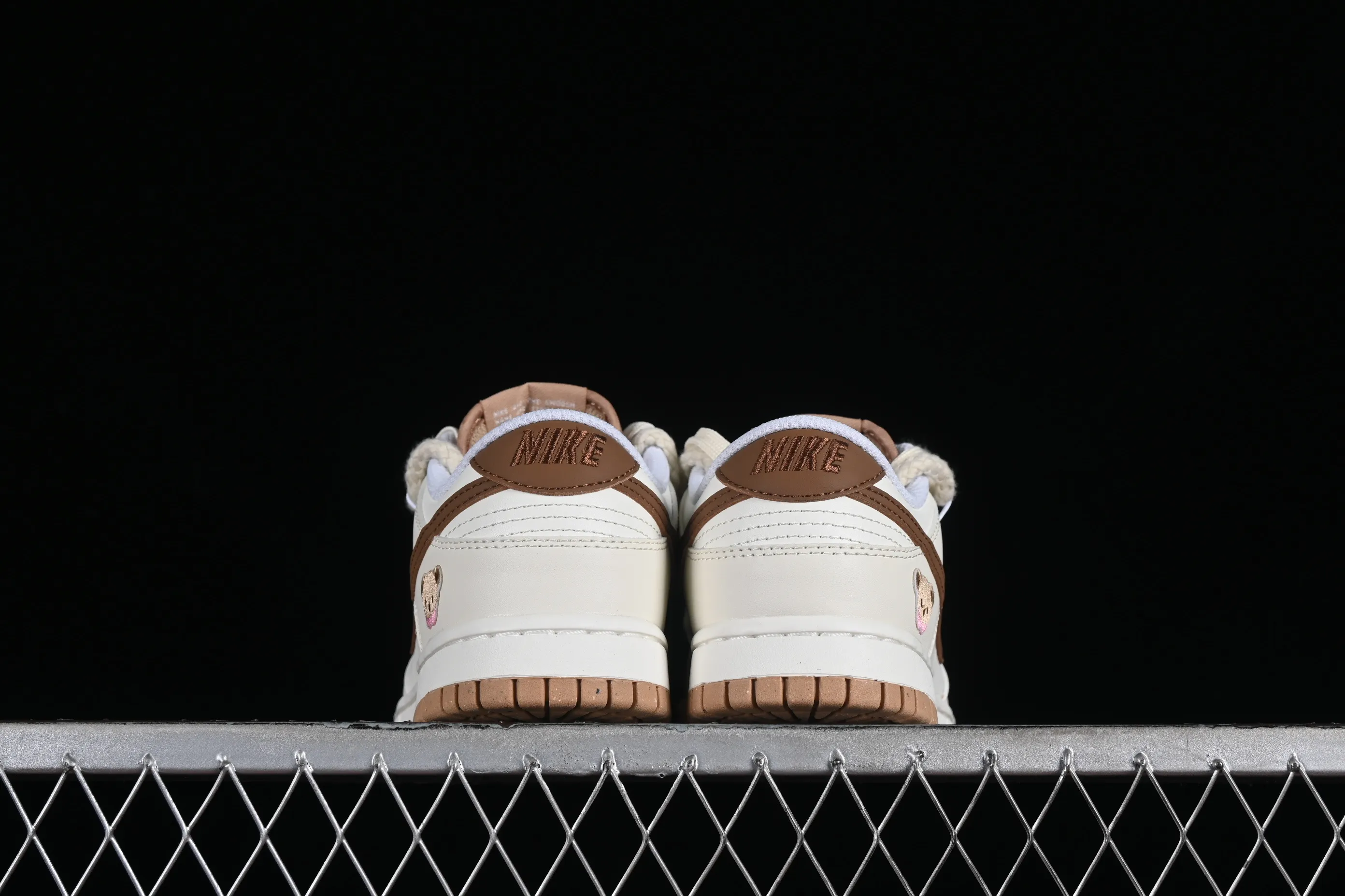 All Categories Nk SB Dunk Series Nk SB Dunk Low Low-top Sneakers Nk Dunk Low Next Nature "Hemp" Trick-or-treat Doll Soybean Milk Bear Maillard Simple and Versatile SB Strap Low-top Casual Sneakers DD1873-200